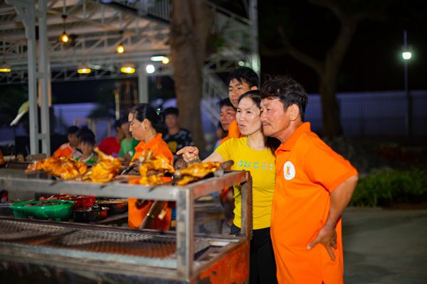 PHỐ NƯỚNG VEN BIỂN